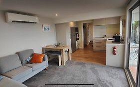 Fully Renovated Hillside Apartment Close To City